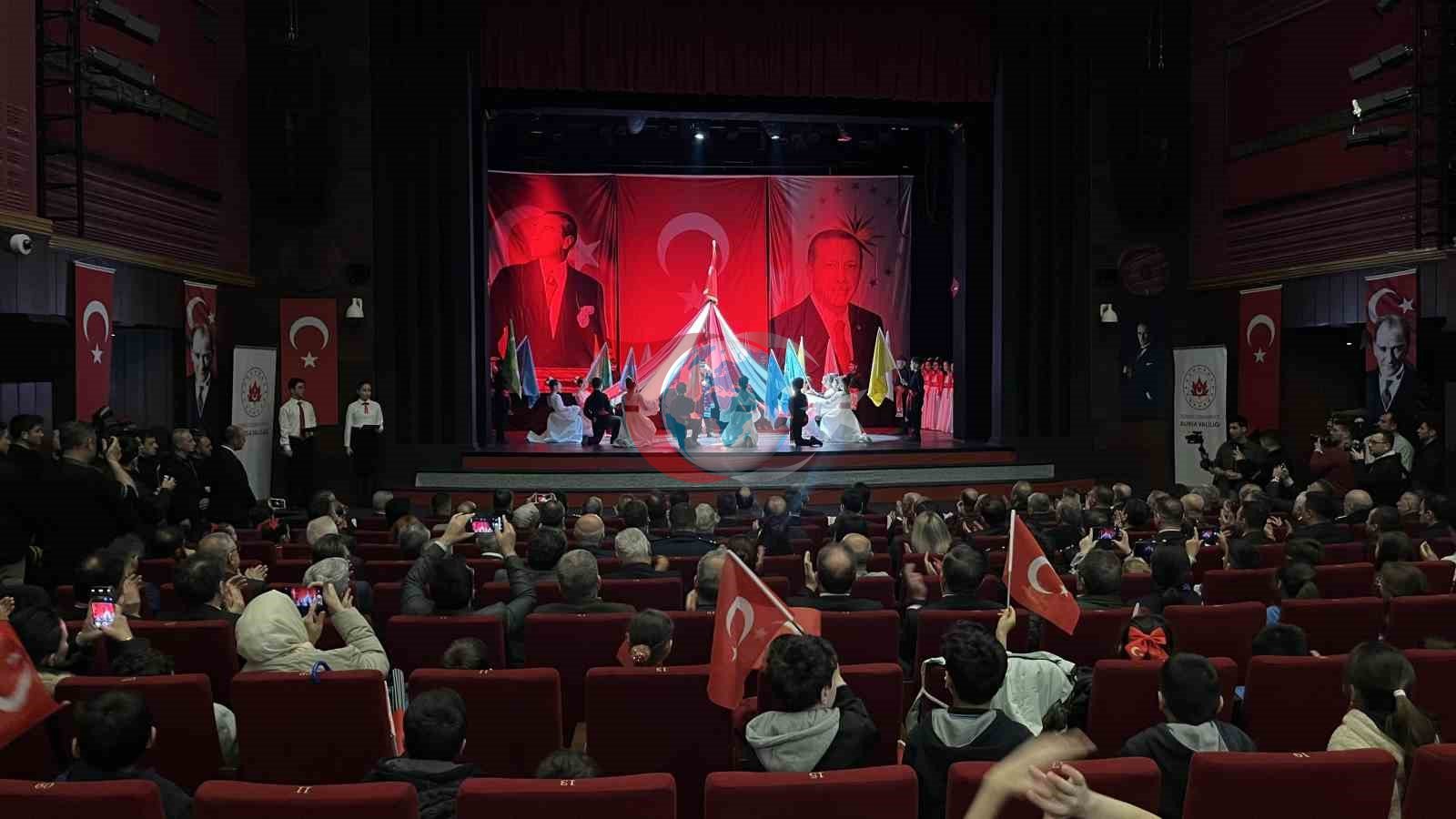 23 Nisan coşkusu salona sığmadı