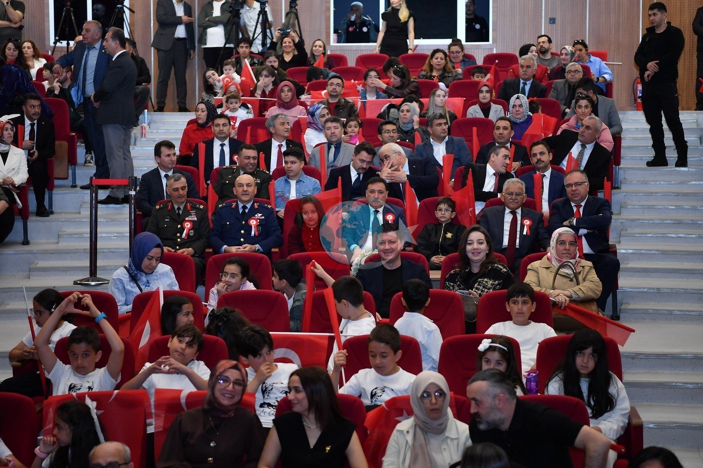 Başkan Büyükkılıç, çocukların bayram sevincine ortak oldu