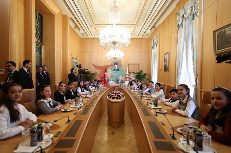 TBMM Başkanı Kurtulmuş, koltuğunu 6ncı sınıf öğrencisi İnciye devretti