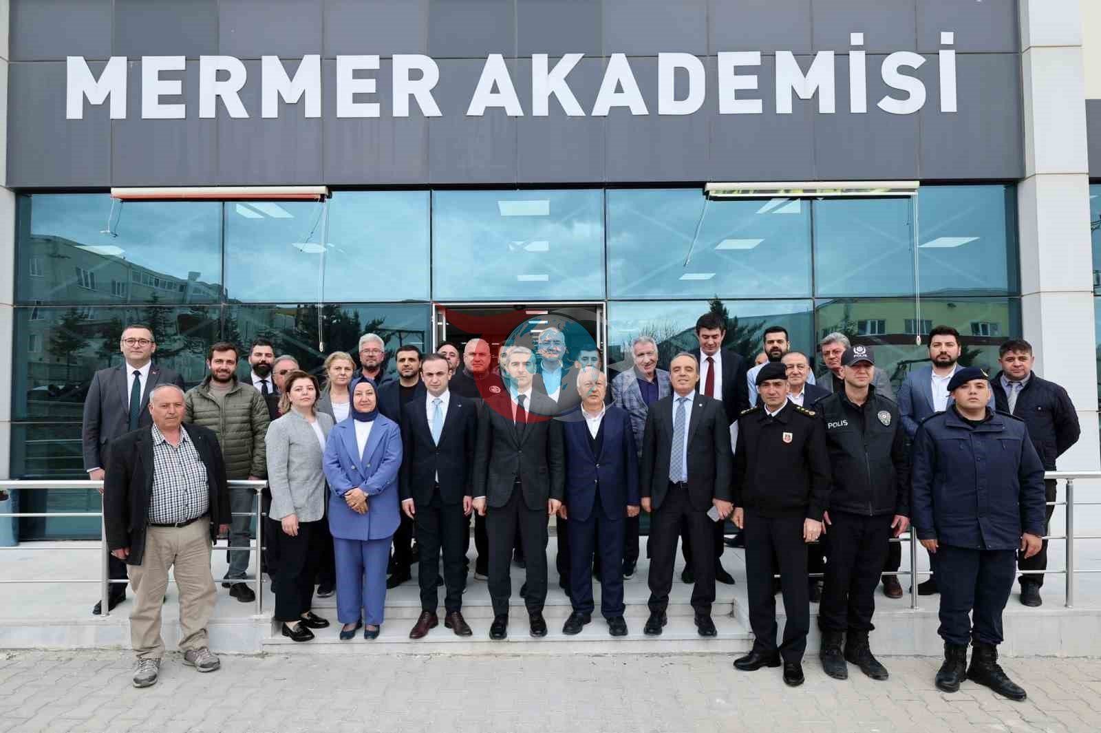 Vali Aktaş: 