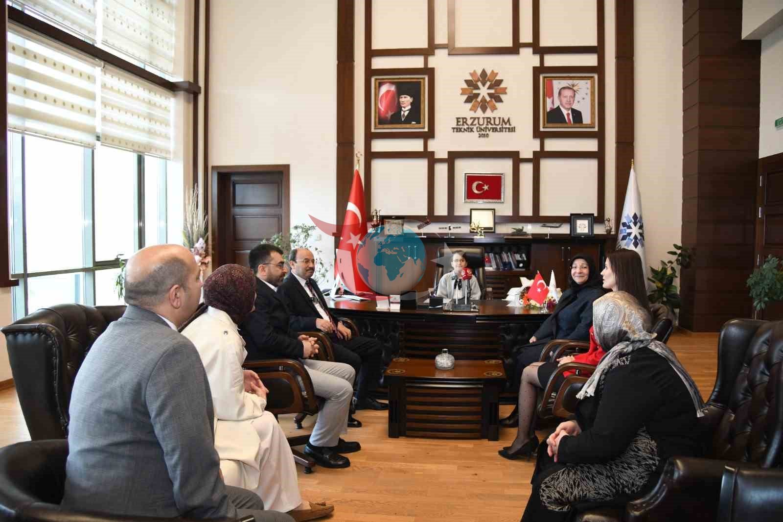 Rektör Çakmak&rsquo;tan 23 Nisan jesti: Koltuk Asya Mina&rsquo;ya emanet