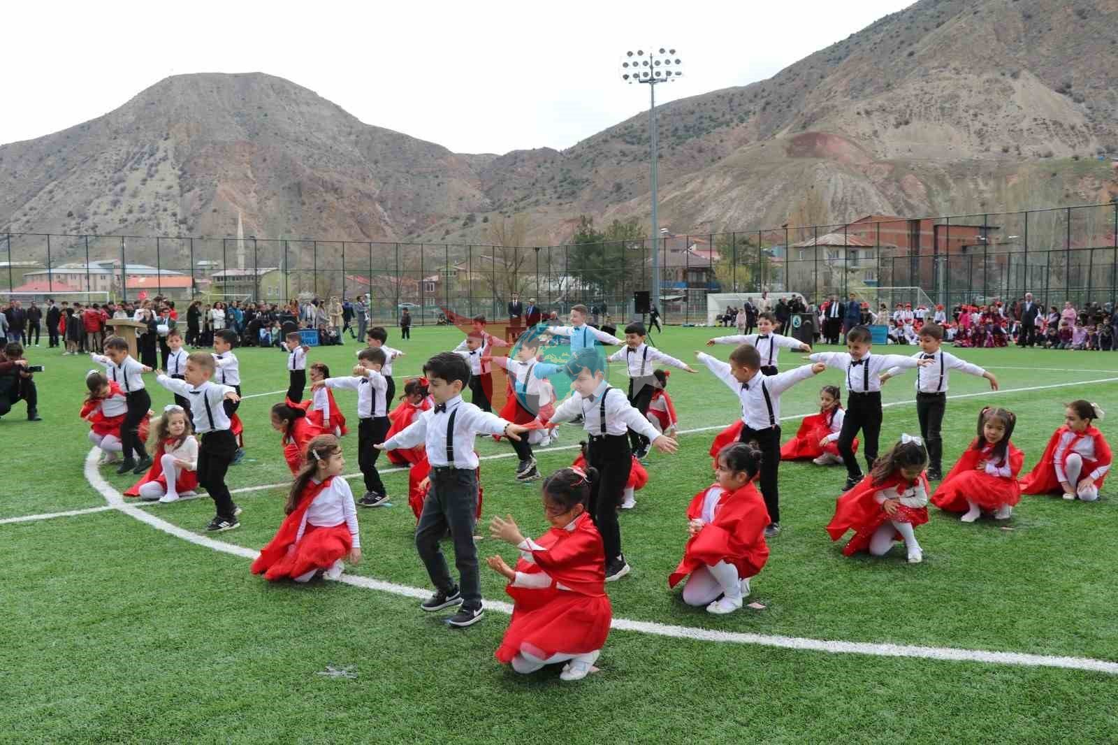 Erzurum&rsquo;un Oltu ilçesinde 23 Nisan coşkusu