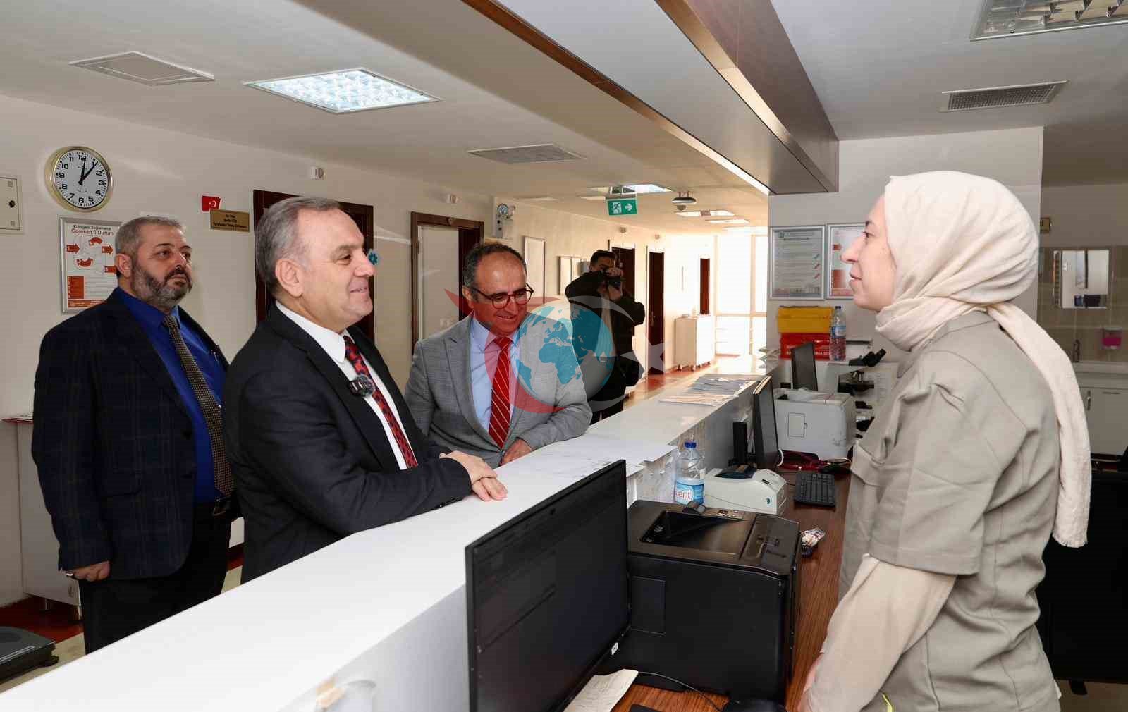 Rektör Prof. Dr. Altun&rsquo;dan tedavi gören çocuklara 23 Nisan ziyareti