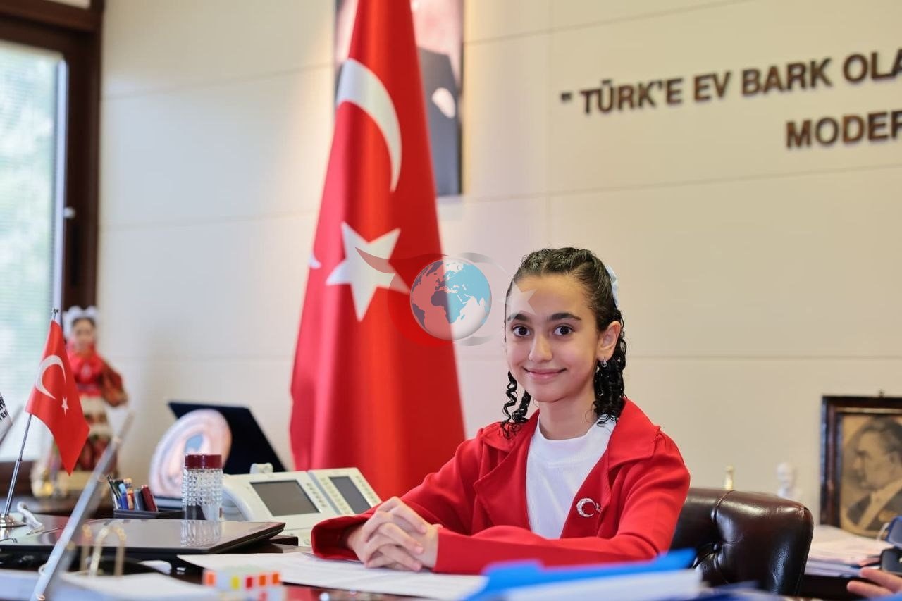 Başkan Çavuşoğlu koltuğunu çocuklara devretti