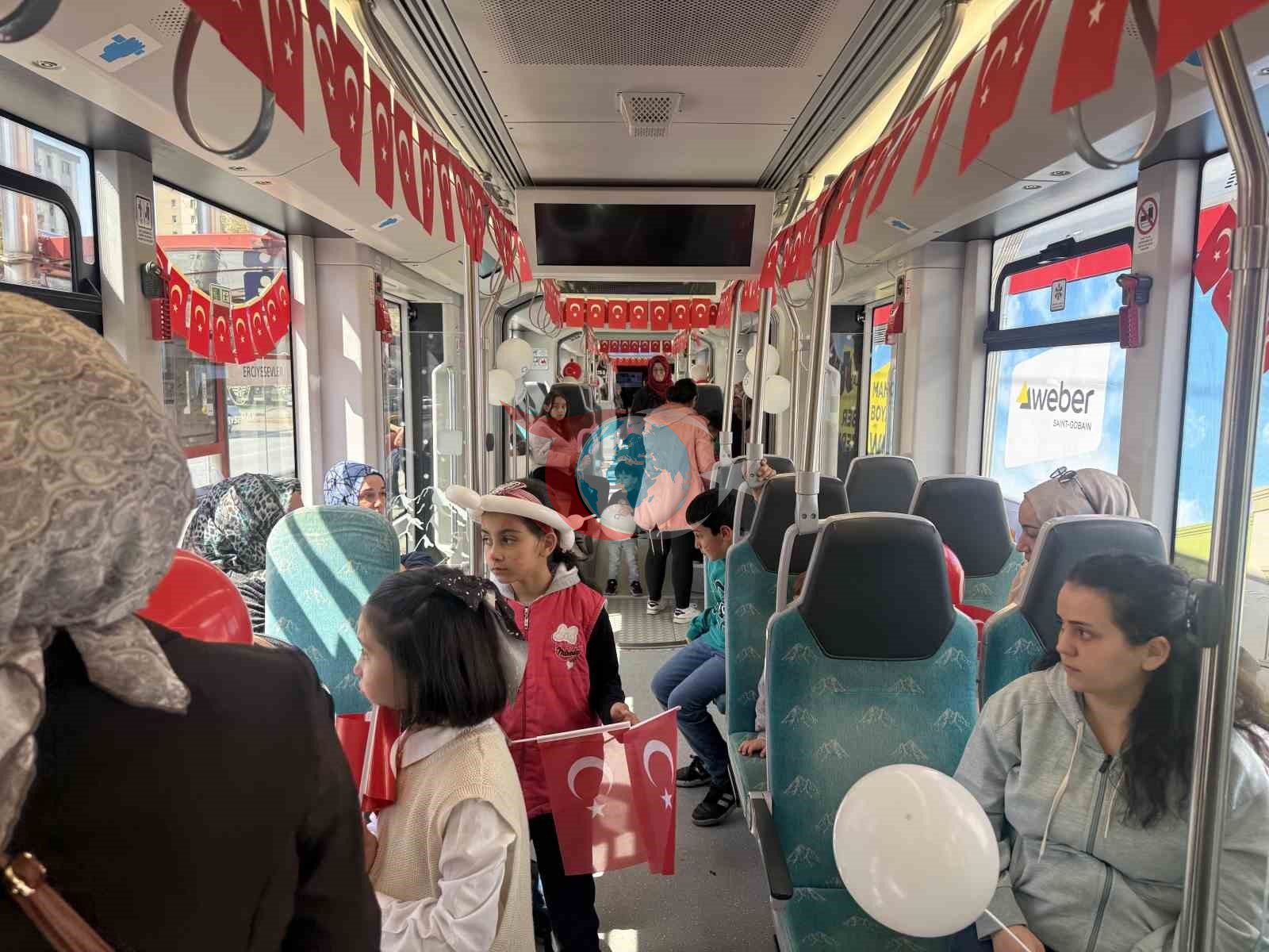23 Nisan heyecanı, Çocuk Treni ile raylara taşındı