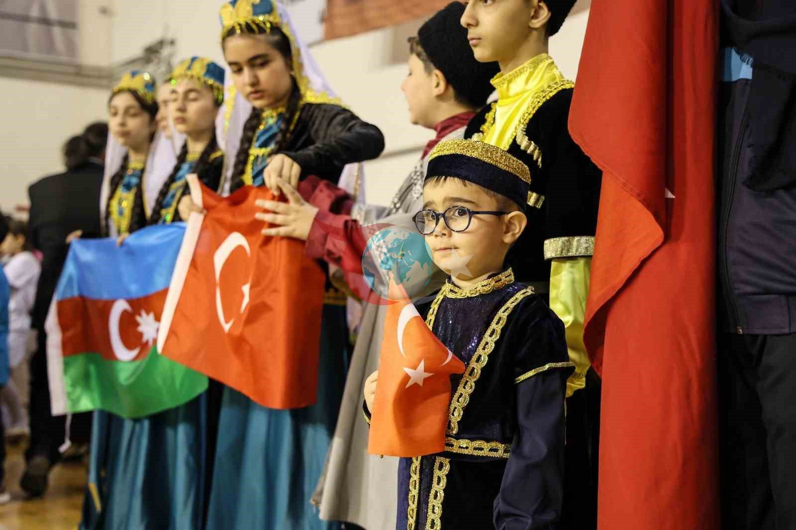 Çameli'nde Türk ve Azerbaycanlı Öğrenciler 23 Nisan'ı Coşkuyla Kutladı