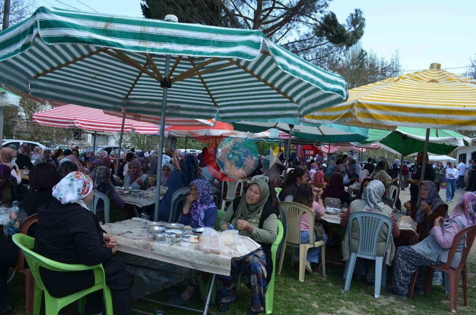 Gördes’te geleneksel köy hayrına yoğun katılım