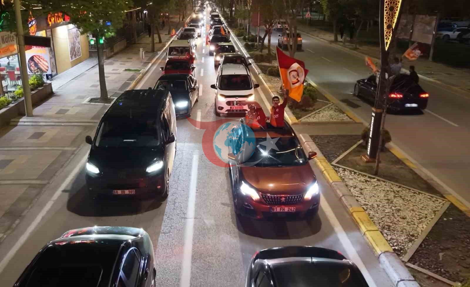 Aksaray'da Galatasaray Taraftarlarının Zafer Coşkusu