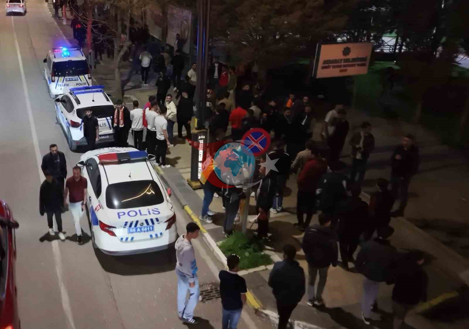 Aksaray sokaklarında Galatasaraylıların coşkulu kutlaması