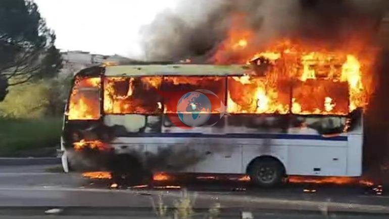 Bayrampaşa’da seyir halindeki servis midibüsünde yangın Şoför son anda fark etti