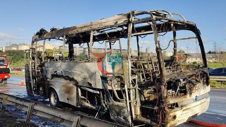Bayrampaşa’da seyir halindeki servis midibüsünde yangın Şoför son anda fark etti