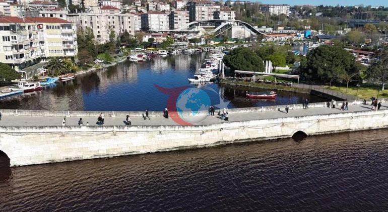 Yer: İstanbul Gölün rengi kırmızıya büründü: Çevre sakinleri tedirgin