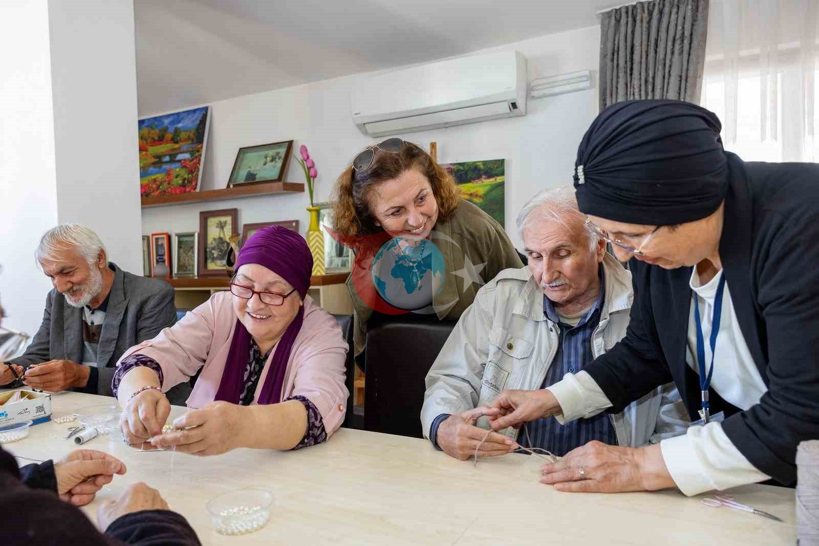 Manavgat&rsquo;ta huzurevi sakinlerine yönelik el sanatları etkinliği düzenlendi