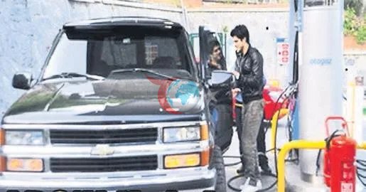 Burak Özçivit'in 30 milyonluk Ferrari'si sanayide! - Resim : 2