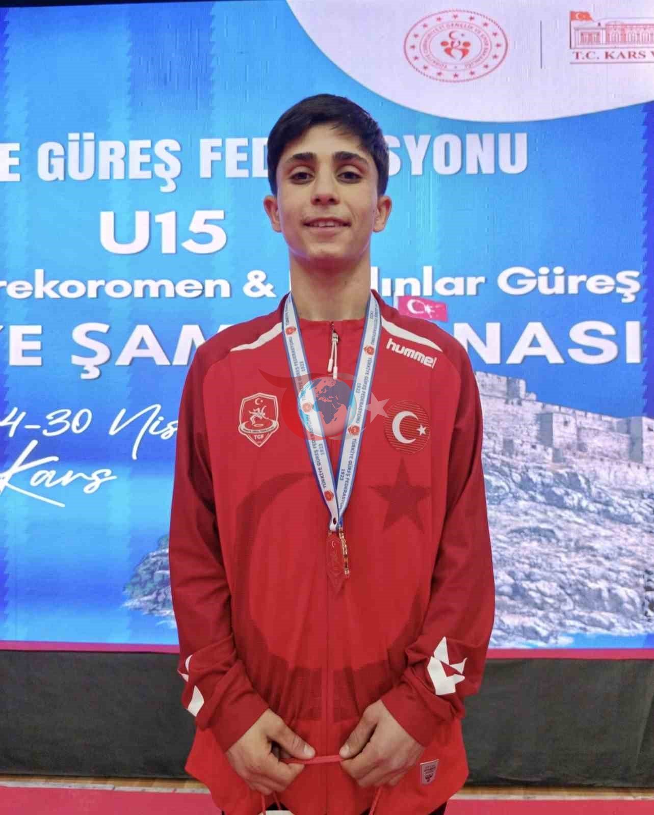 Yunusemreli güreşçi Kalay&rsquo;dan bronz madalya