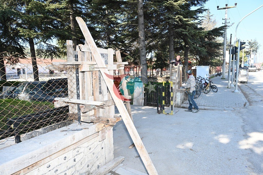 İnönü’de inşaat ve çevre düzenleme çalışmaları