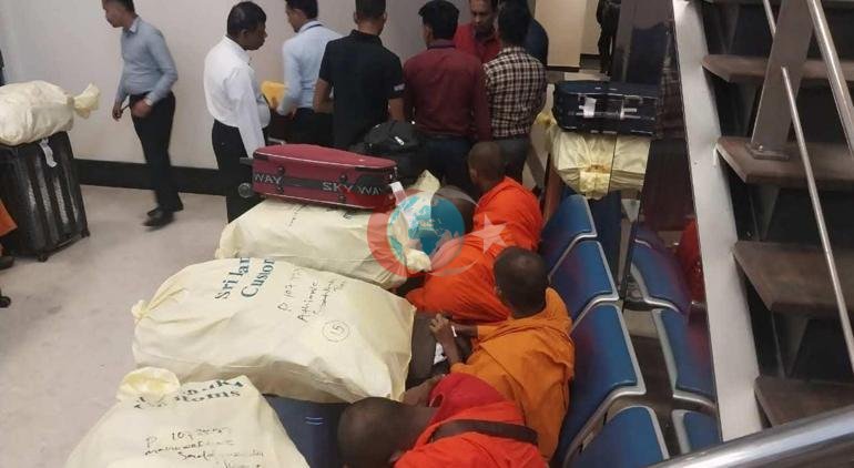 Rahiplerin valizinden 110 kilo uyuşturucu çıktı Bu paketler birer bağıştır