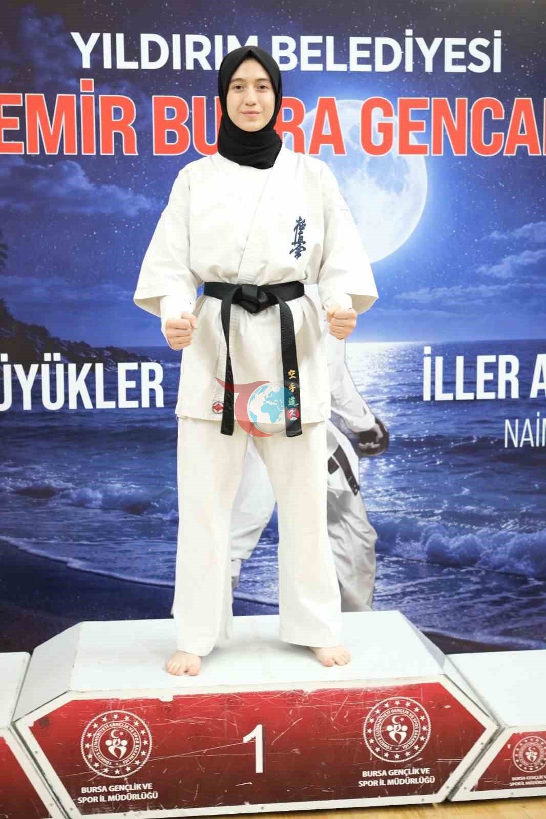 Yıldırımlı karatecilerden madalya yağmuru