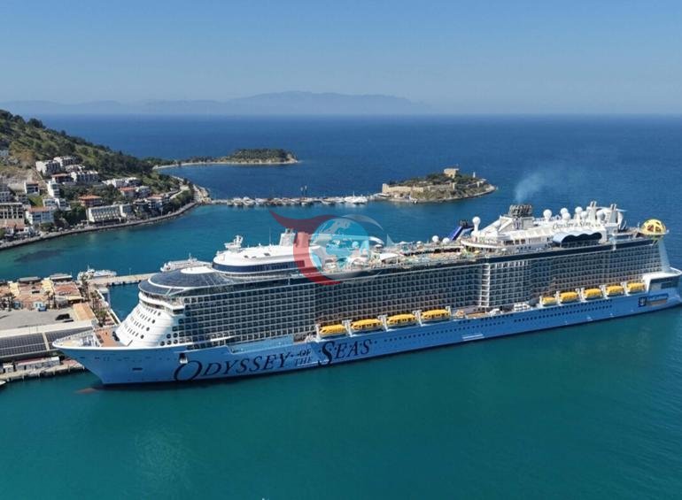 Kuşadasına kruvaziyerle 4 bin 600 turist geldi