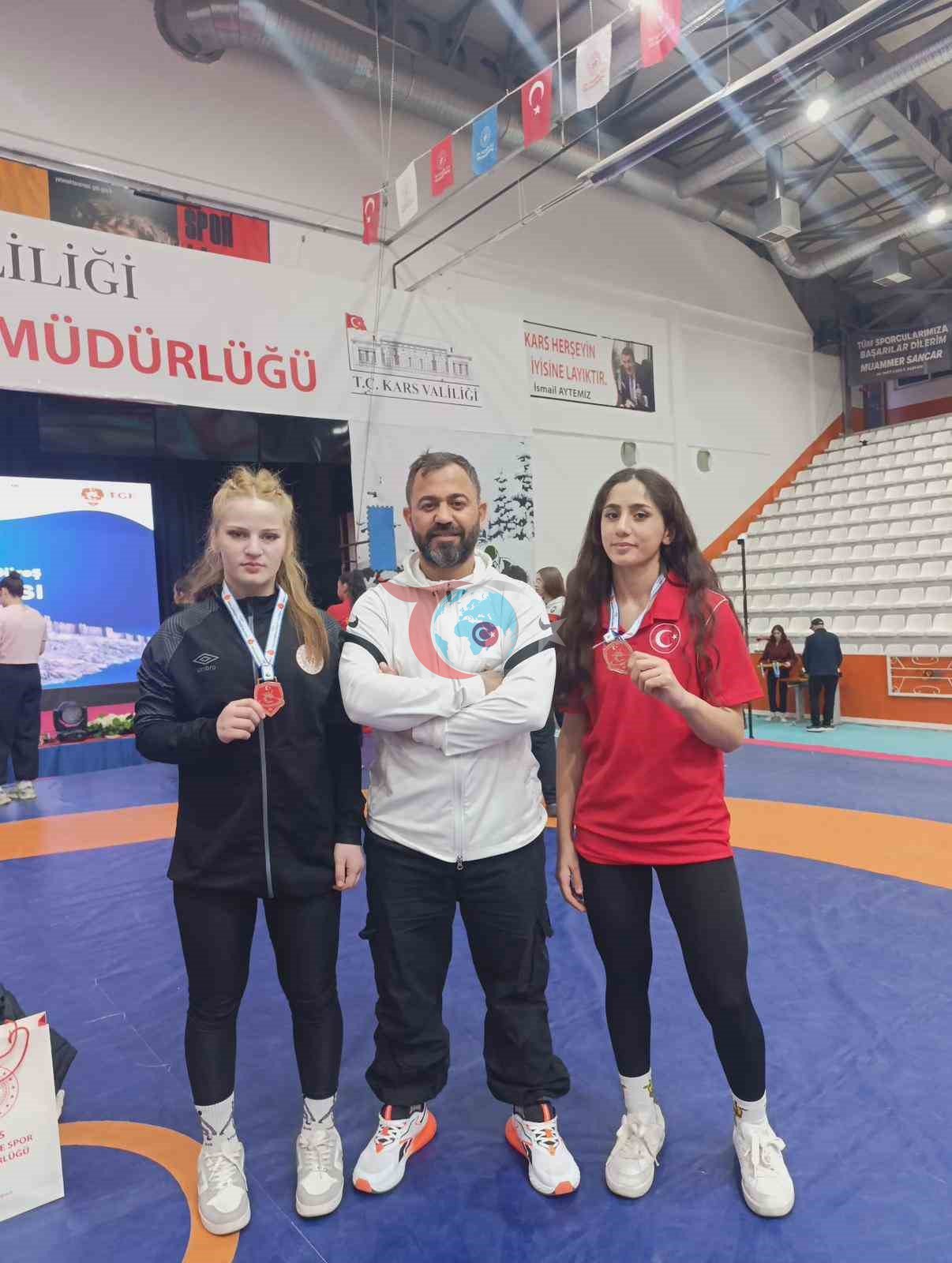 Erzincanlı güreşçilerden Türkiye Şampiyonası’nda çifte başarı
