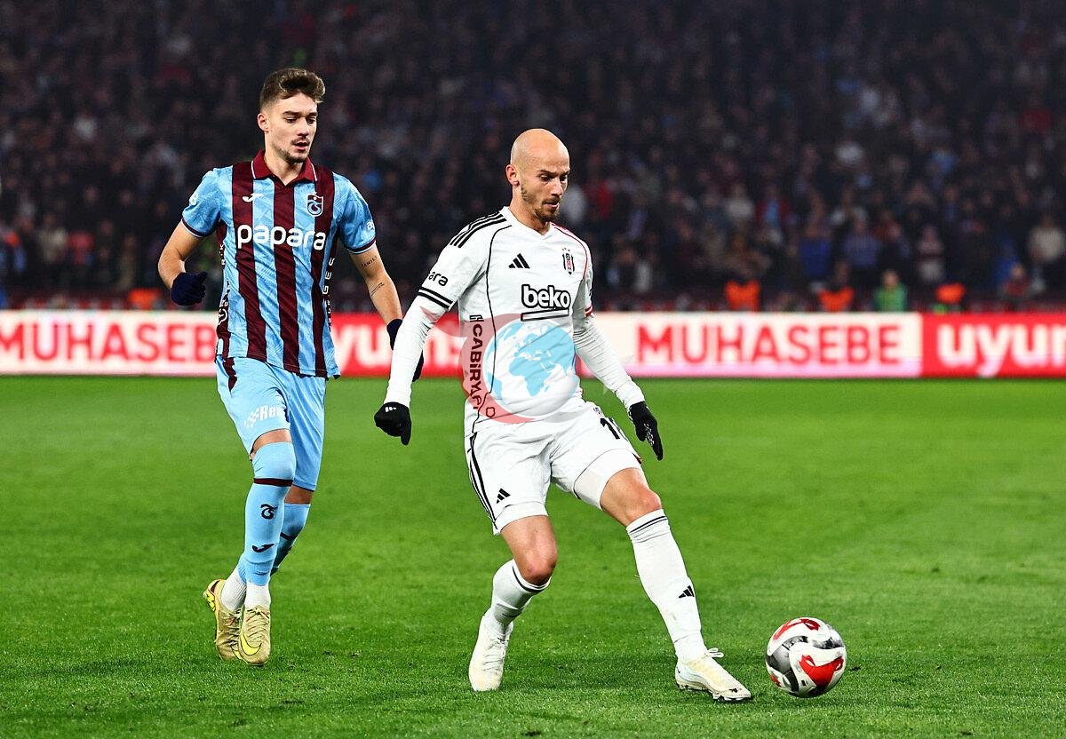 Süper Lig'de sezonun ilk yarısında Trabzon'da oynanan Trabzonspor - Beşiktaş maçından bir kare