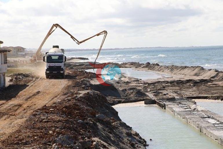 Deniz evlere dayandı Sakaryada erozyona sahil koruma duvarlı önlem