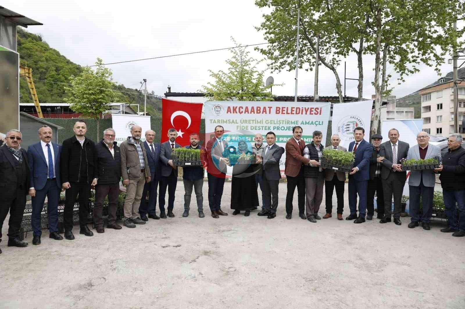 Akçaabat’ta üreticilere 25 bin sebze fidesi dağıtıldı