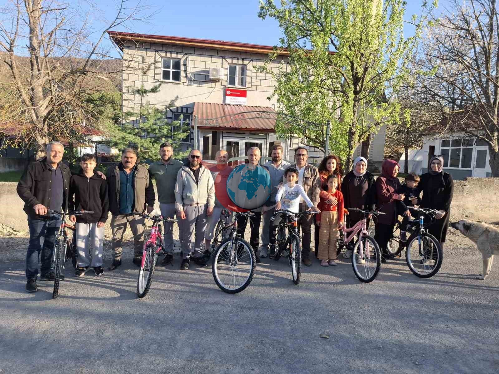 Ovacıklı öğrencilerin yüzü bisiklet desteğiyle güldü