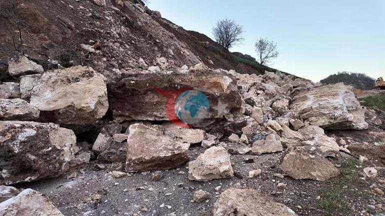 Bingölde korkutan heyelan Yol ulaşıma kapandı