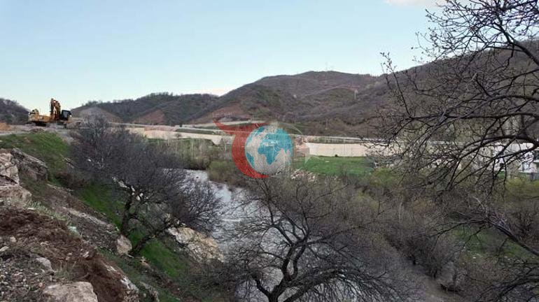 Bingölde korkutan heyelan Yol ulaşıma kapandı