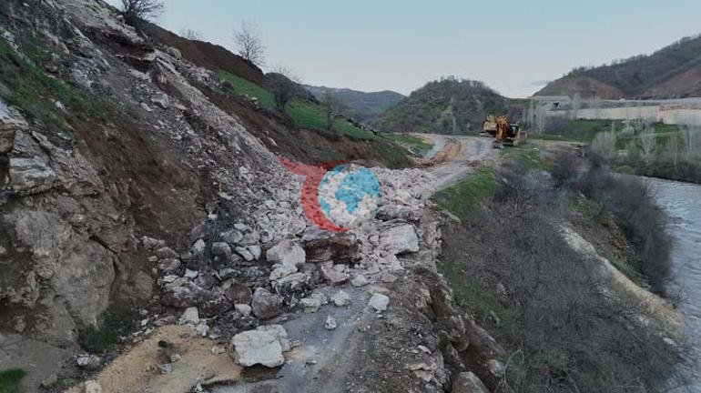Bingölde korkutan heyelan Yol ulaşıma kapandı