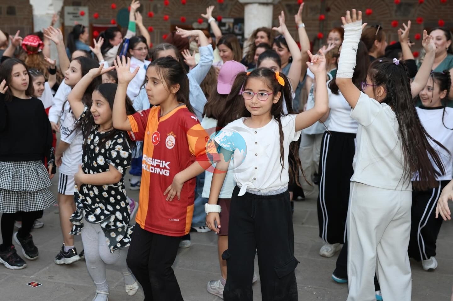 Dünya Dans Günü&rsquo;nde renkli görüntüler