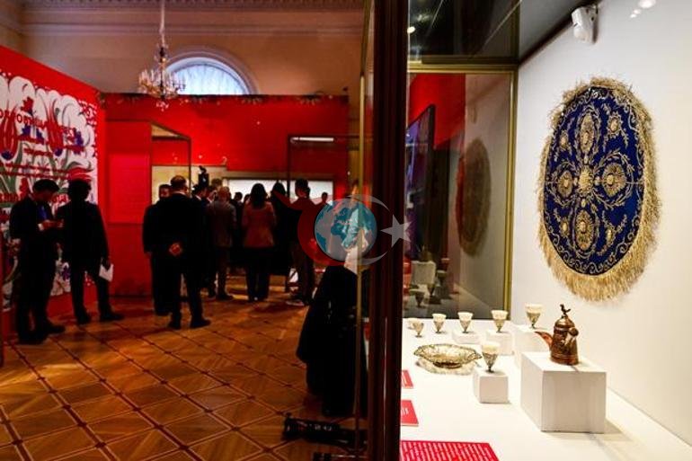 Dünyanın kalbinde Türk imzası Osmanlı zarafeti Gelin Hazineleri Rusya’da sahnede