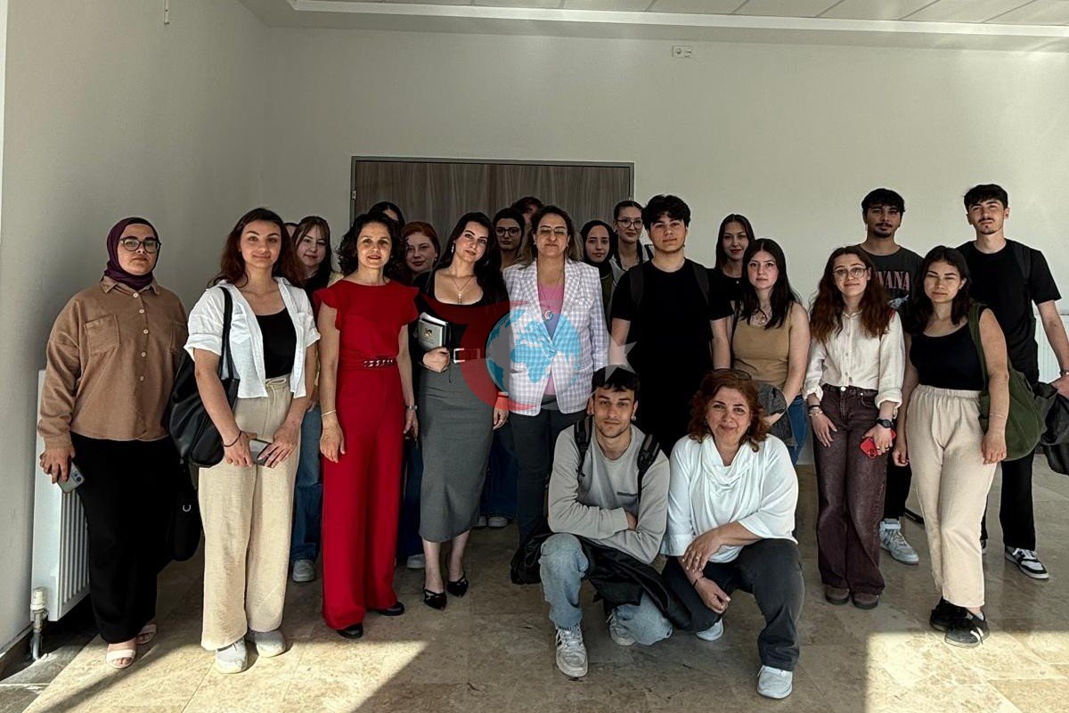 Üniversite öğrencilerinden 