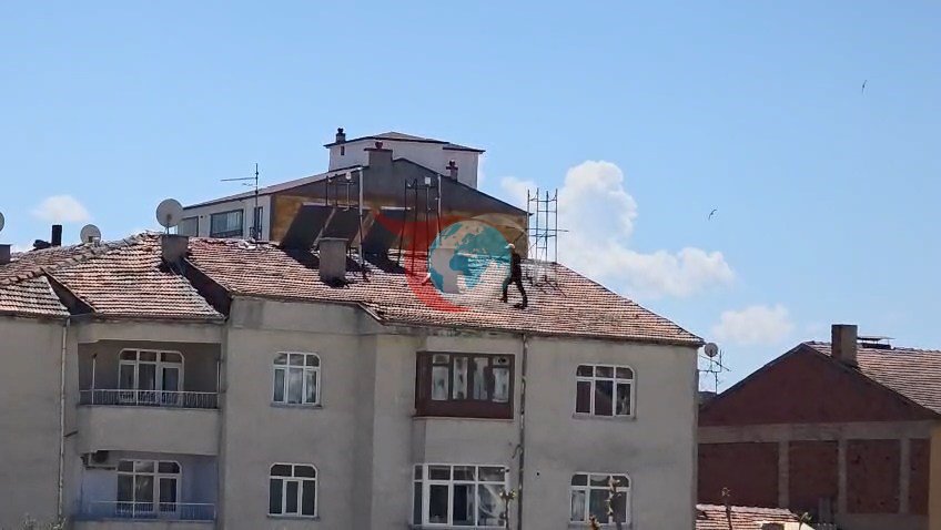 Çatıda Güvenliksiz Çalışma Anbean Kaydedildi
