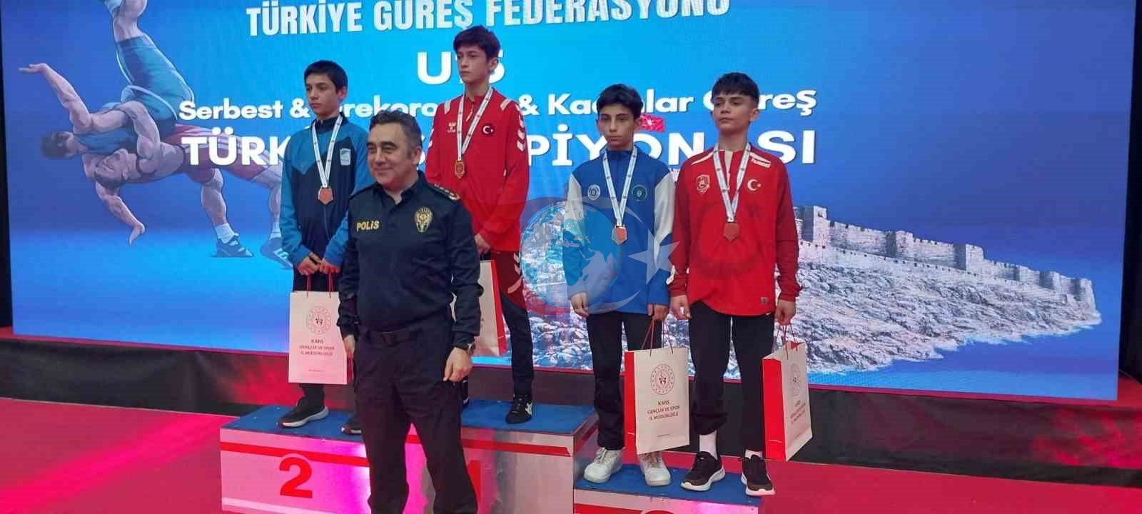 Bursa Büyükşehir Belediyespor Güreşçileri U15 Türkiye Şampiyonası'nda 3 Madalya Aldı
