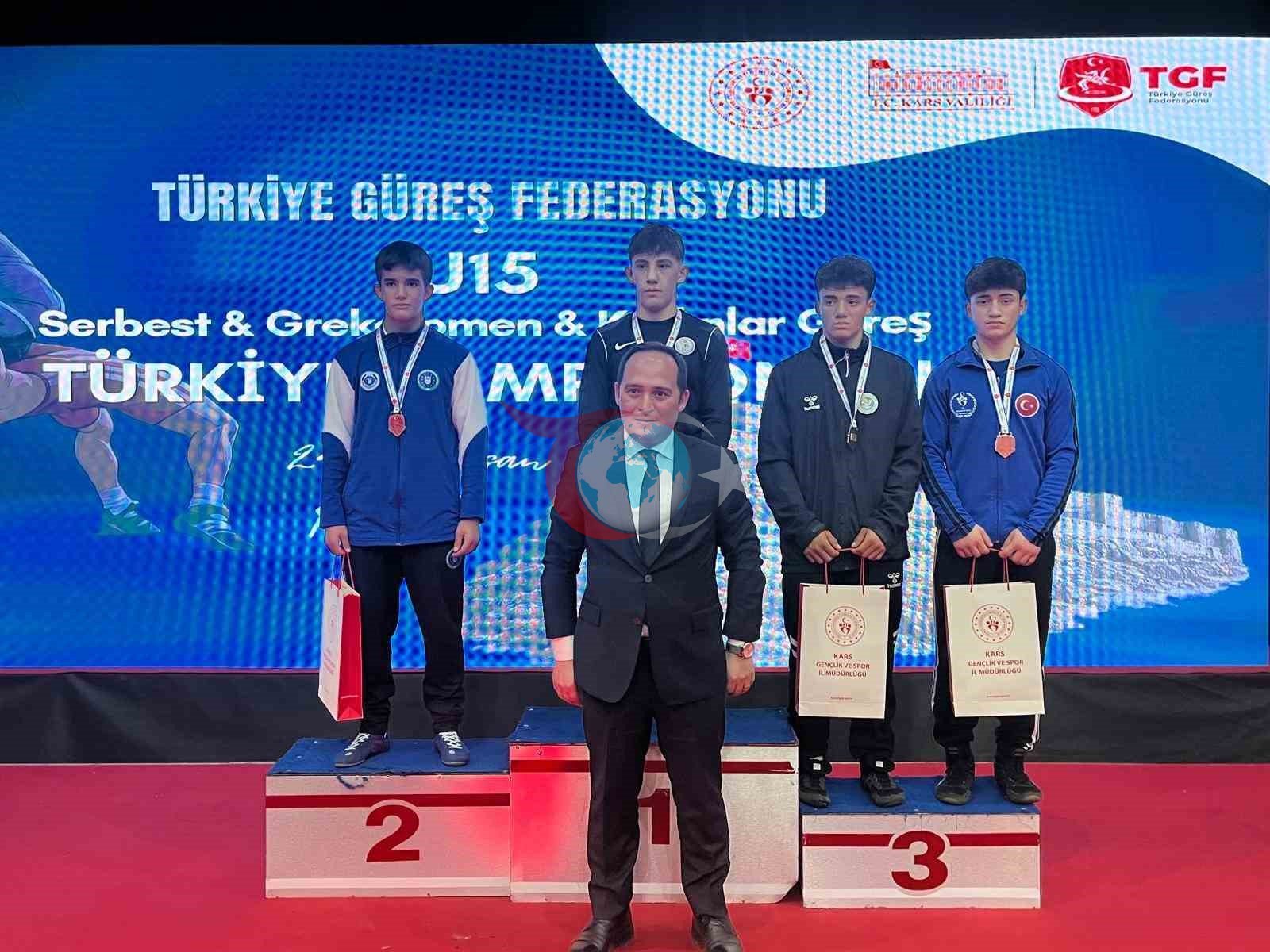 Bursa Büyükşehir Belediyesporlu güreşçiler Türkiye Şampiyonası’nda 3 madalya kazandı
