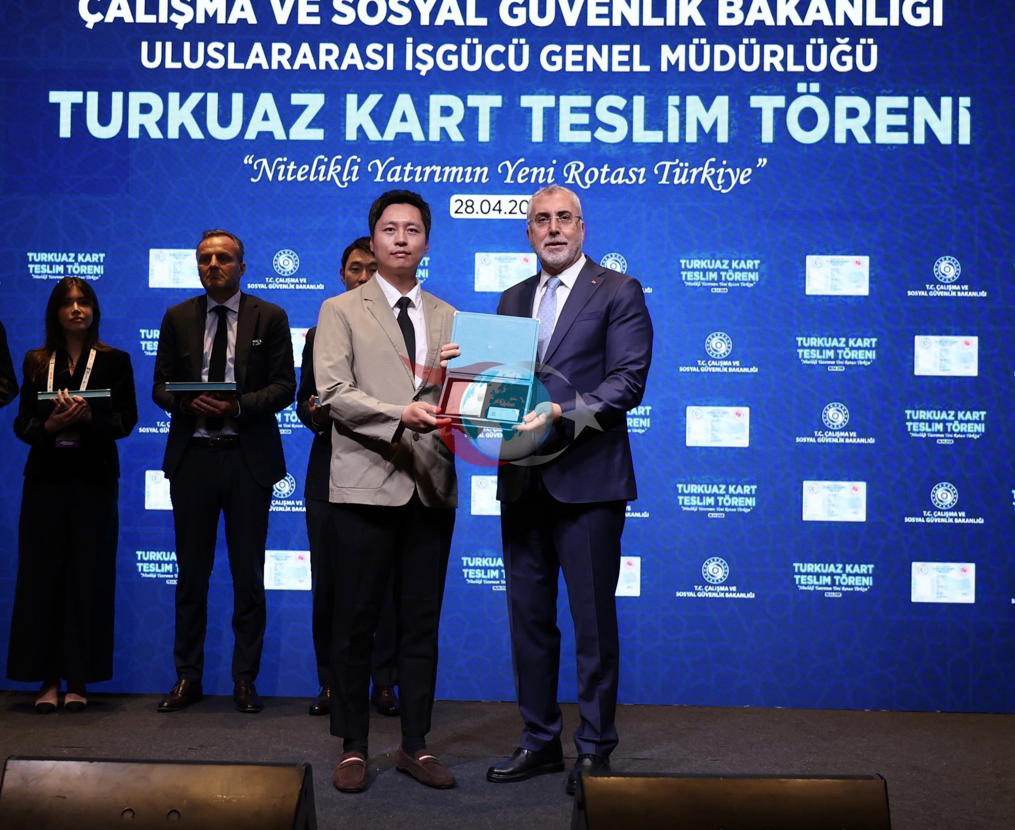 Türkiye'ye Yatırım Yapan 22 Şirkete Turkuaz Kart Takdimi