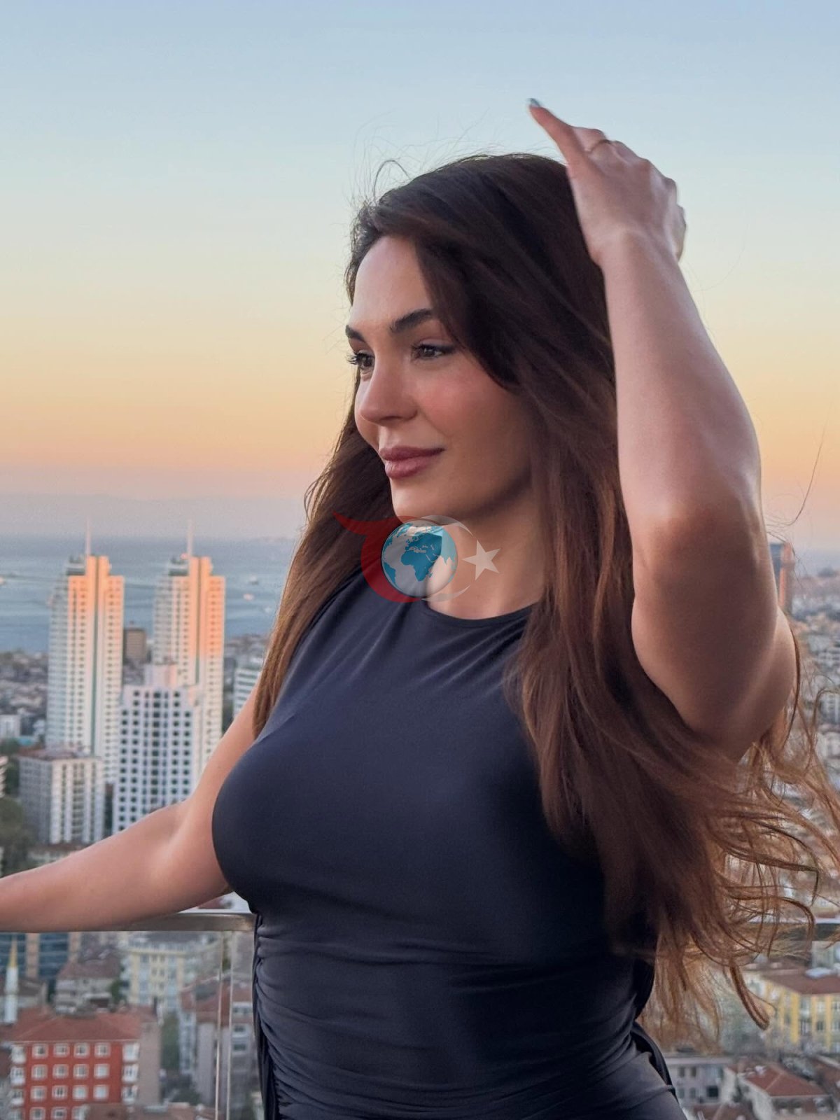 Ebru ลahin'den Sosyal Medyada ฤฐlgi Gรถren Pozlar