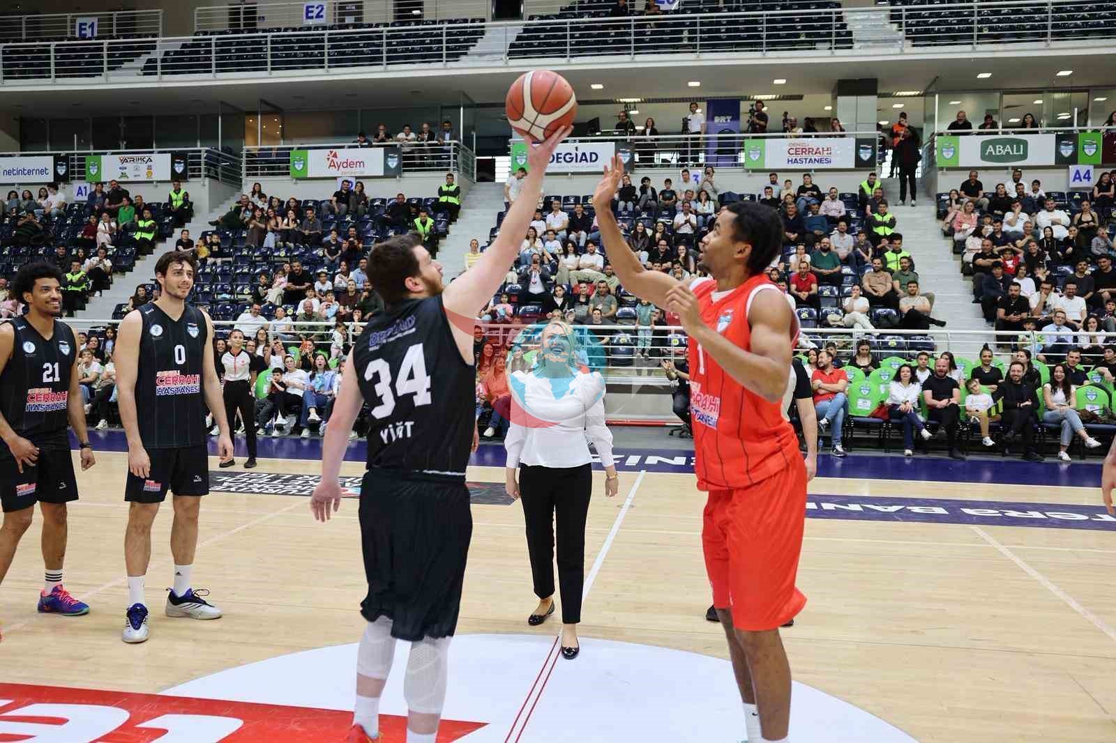 Merkezefendi Basketbol Takımı eğitime destek amacıyla parkeye çıktı