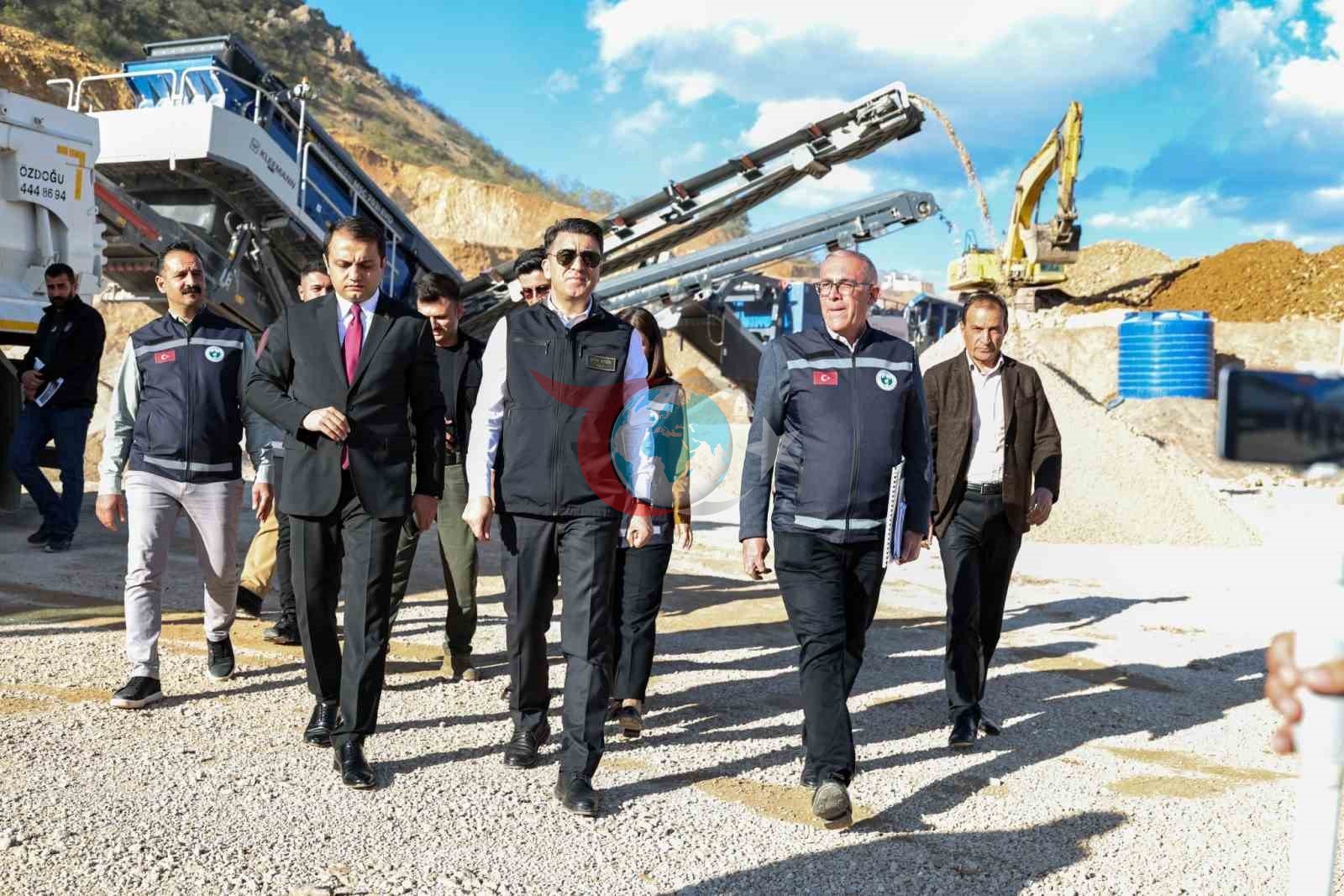 Tunceli&rsquo;de 120 kilometrelik sıcak asfalt hedefi için dev tesis kuruldu
