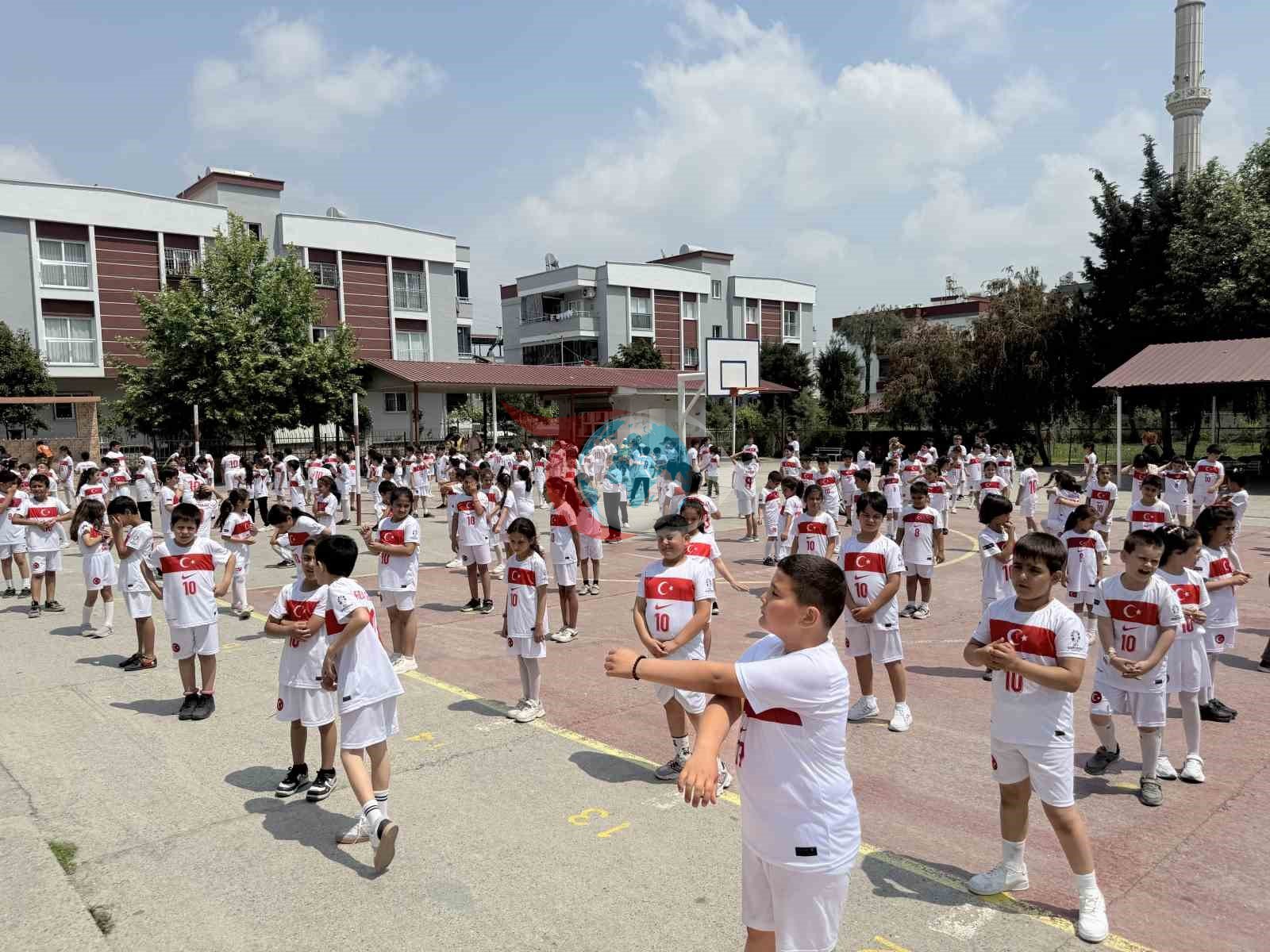 Yüzlerce öğrenciden Arda Güler&rsquo;e 