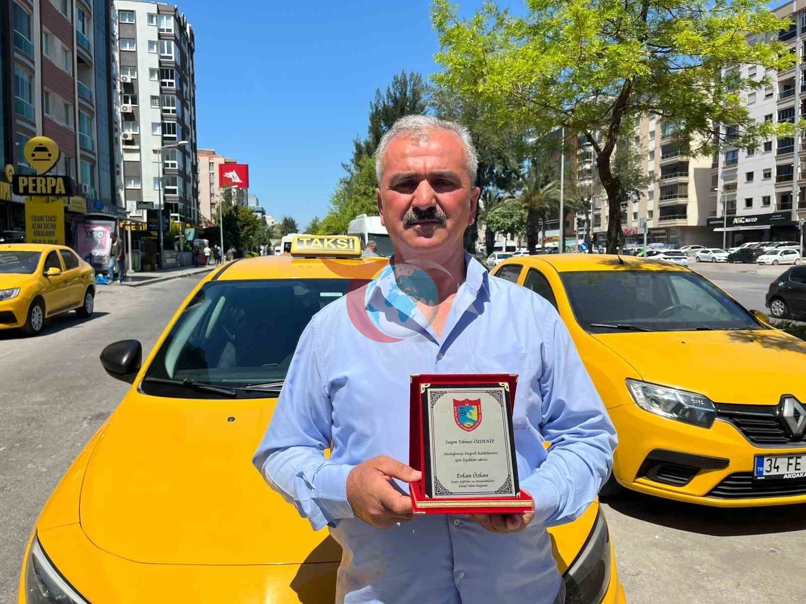 İzmir'de Taksici, Dolandırılan Askerin Yardımına Yetişti