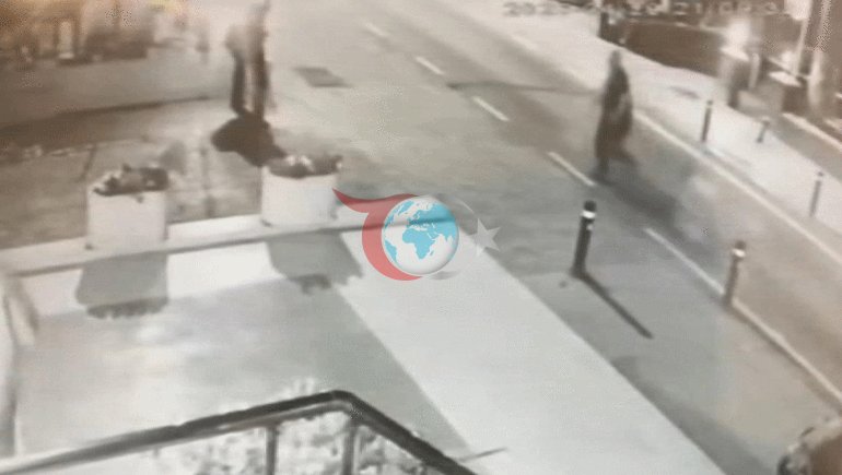 Kadıköy’de akılalmaz anlar Mekandan atıldı, silahla geri döndü