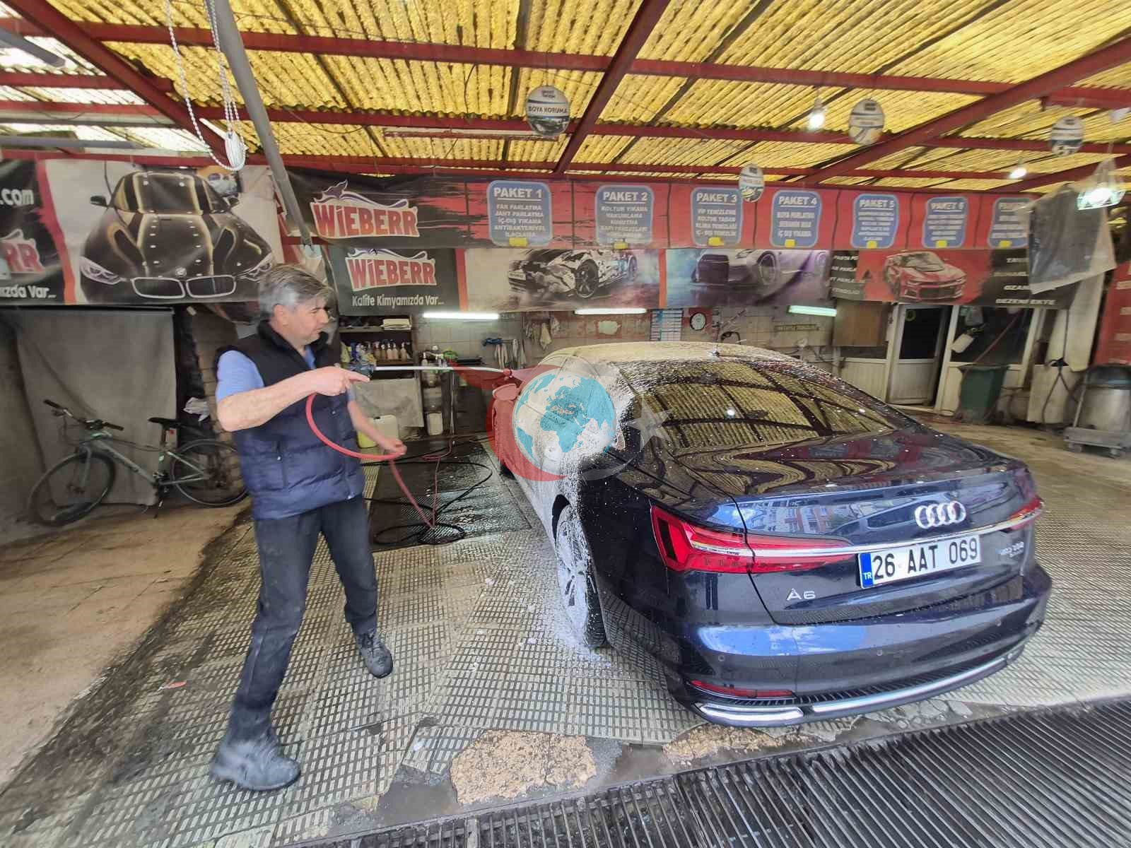 Havalar ısındı oto yıkamacıların işi arttı