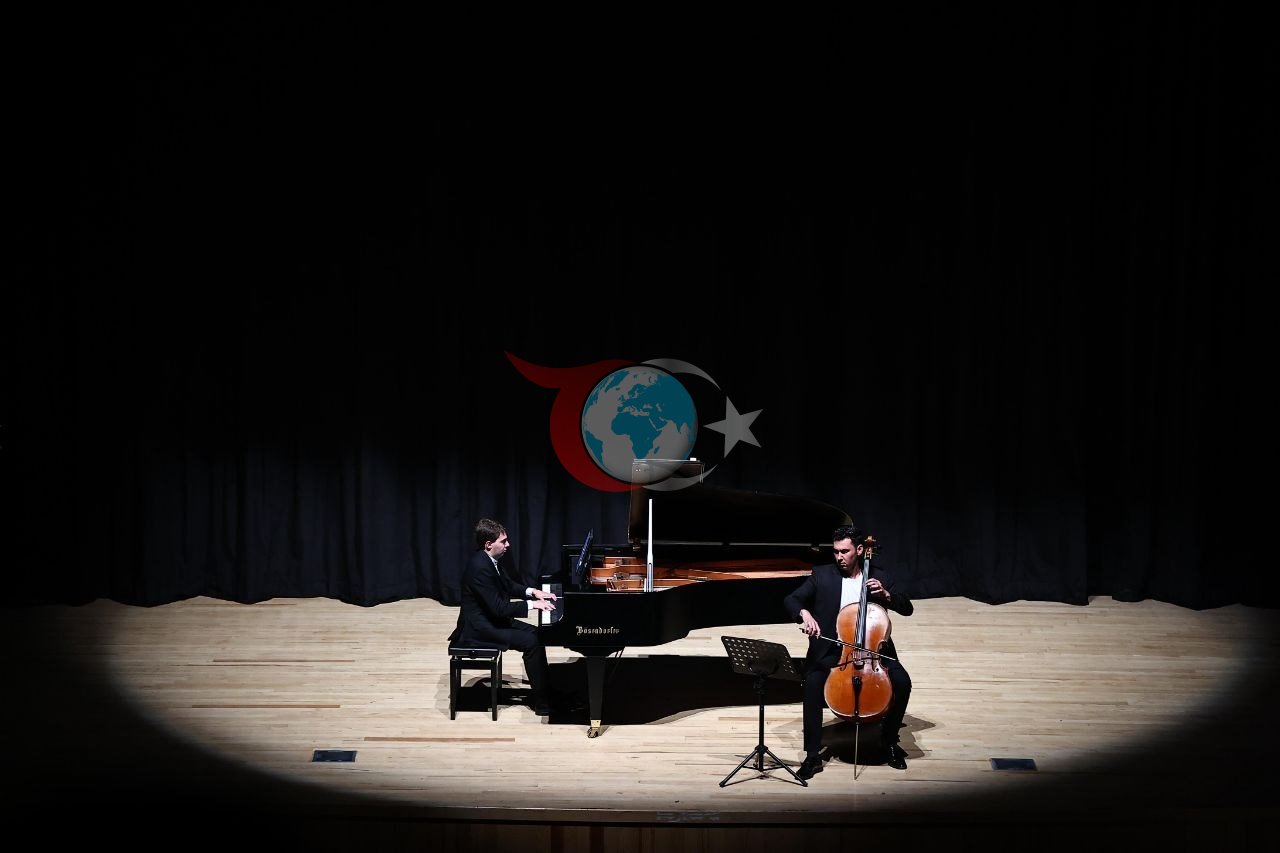 Denizli'de Büyüleyici Çello ve Piyano Gecesi