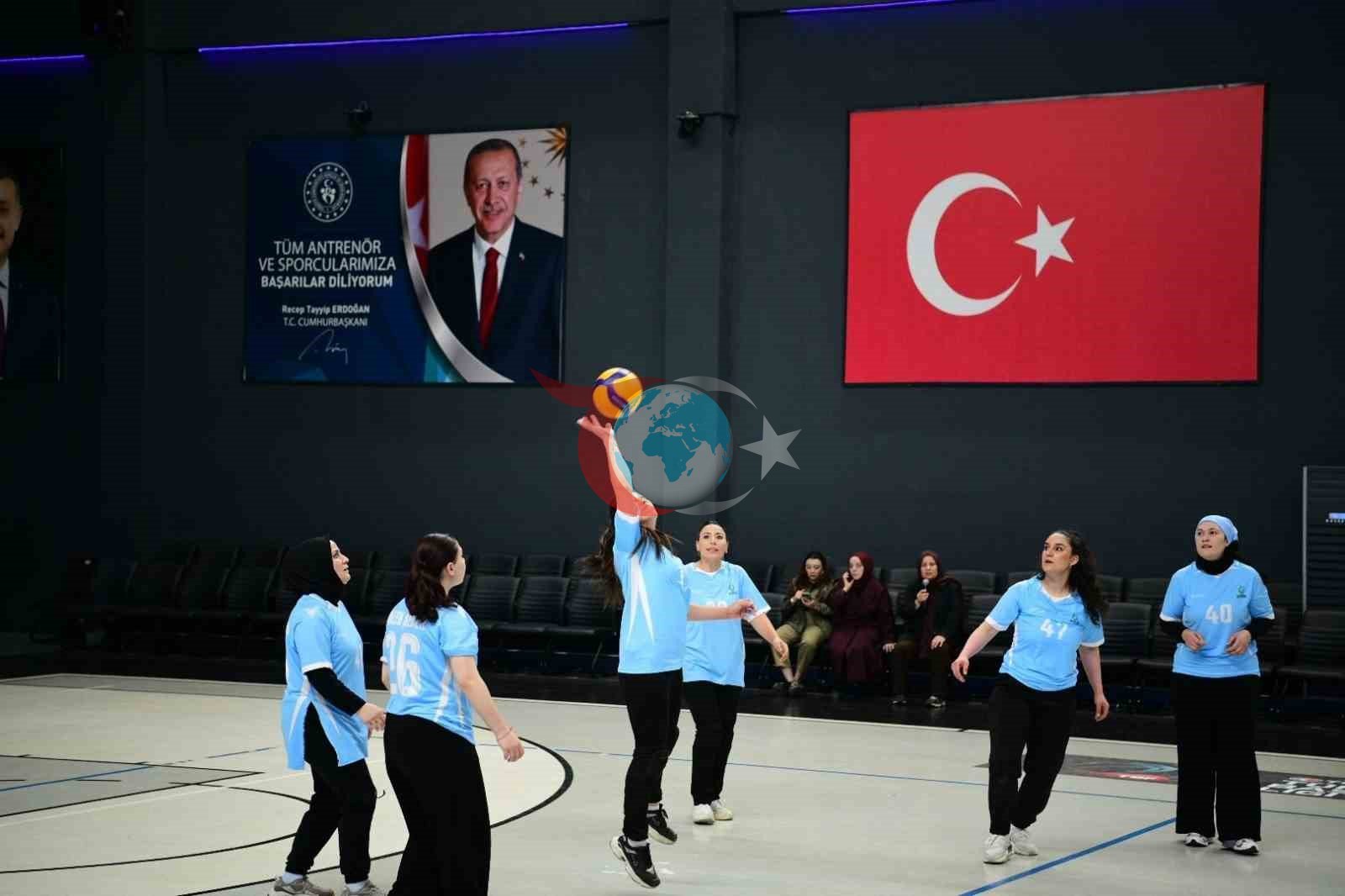 Çayırova&rsquo;da kadınlar voleybol dostluk maçında buluştu