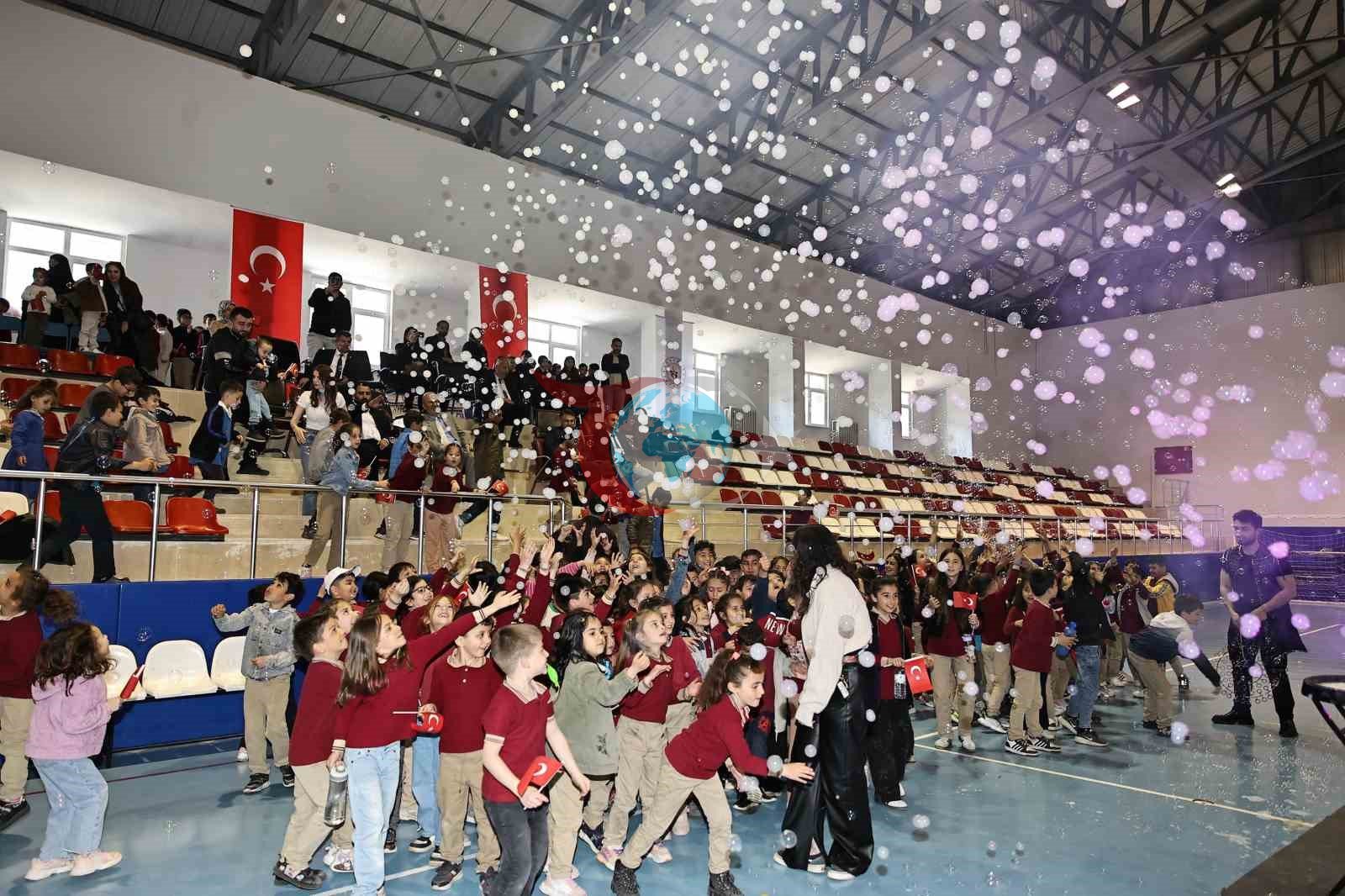 Sivas'ta Çocuklar Geleneksel Halk Oyunlarıyla Eğlendi