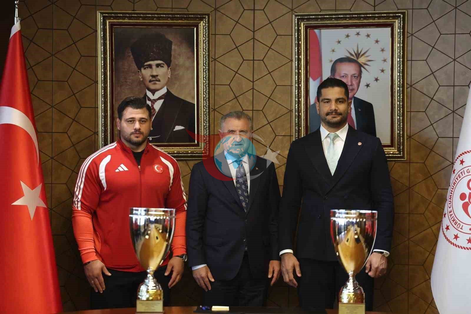 Bakan Bak, Avrupa şampiyonu milli güreşçileri ağırladı