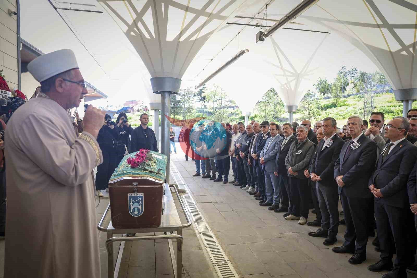 CHP Lideri Özel, Rahmi Yıldırım'ın Cenazesinde Yer Aldı